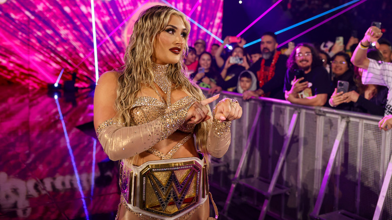 How WWE Stars Get Their Signature Looks 5 How WWE Stars Get Their Signature Looks